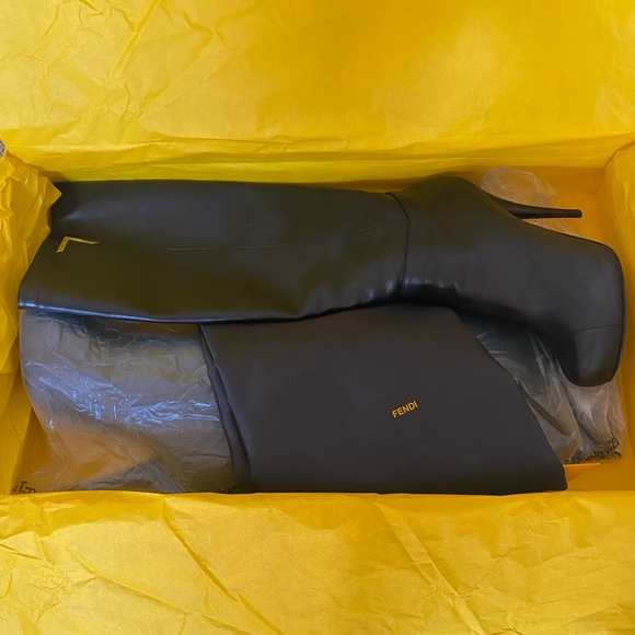 Fendi Stivale Vitello cap toe boots black size 40 - Picture 10 of 15